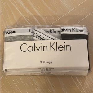 Calvin Klein 3 thongs - Size small